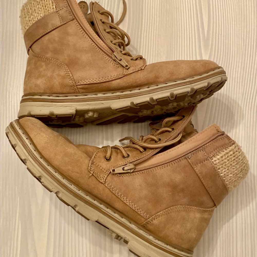 Cliffs by White Mountain Desert BootieTan Suede Lace and Zip Up 9 Medium